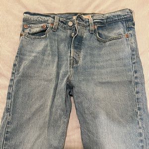 Levi’s wedgie jean - light wash